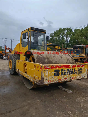 Gebruikte Bomag BW-217D wegroller met 30% kwaliteit in goede staat