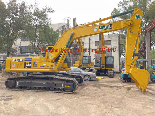 Gebruikte graafmachine Komatsu PC240 met een capaciteit van 1,3 m3 met een verkooptermijn van 1 jaar