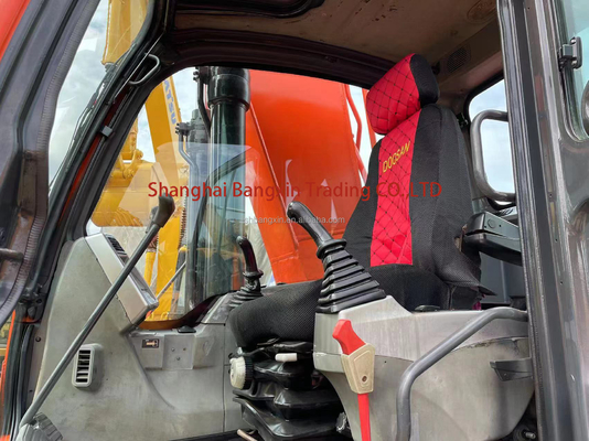 Doosan DX225LC graafmachine 1,5 emmer capaciteit en 7 dagen levertijd voor prestaties