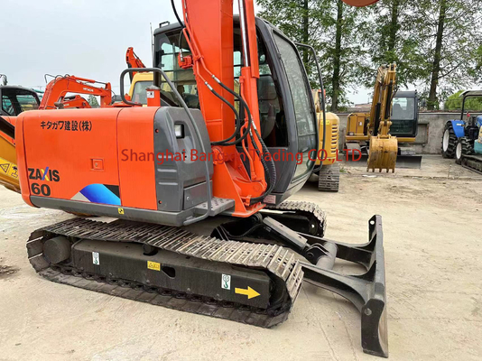 Tweedehands Hitachi ZX60 mini graafmachine met sterke kracht en hydraulische stabiliteit