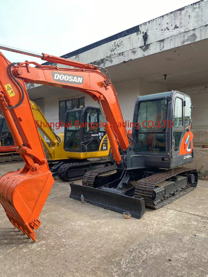 Gebruikte Doosan DX60 graafmachine Doosan in Korea met sterk vermogen en hydraulische stabiliteit