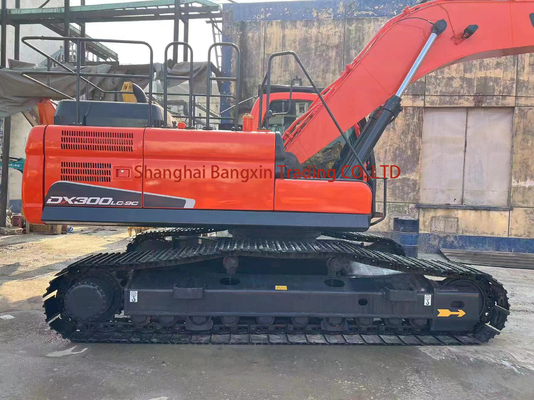Gebruikte Doosan DX300LC-9C graafmachine met EPA/CE-certificering en 30000 kg gewicht