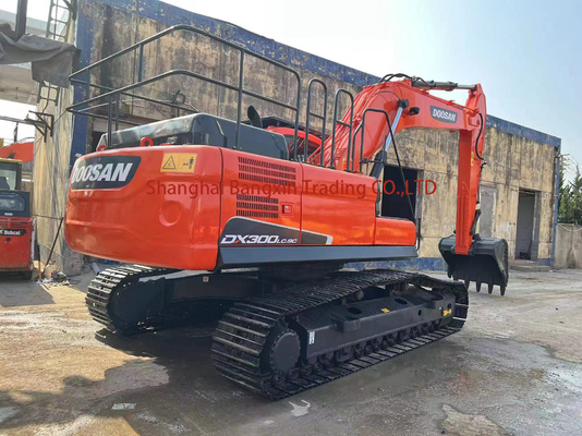 Gebruikte Doosan DX300LC-9C graafmachine met EPA/CE-certificering en 30000 kg gewicht
