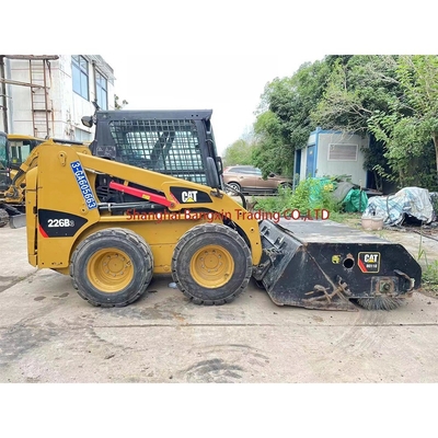 Kleine machine gebruikt skid steer CAT 226 met een sterk vermogen en hydraulische stabiliteit bij een